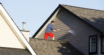 How to Clean Siding With a Power Washer