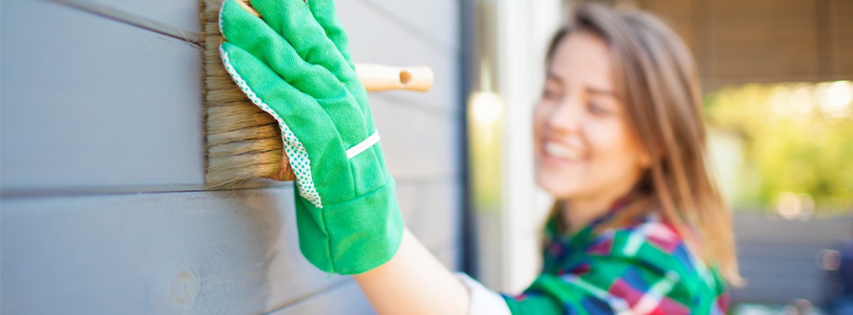 Pressure Washing a Home Before Painting