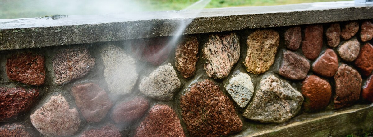 Pressure Washing at the Perfect Angle