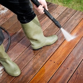 Cleaning the Deck With a Pressure Washer